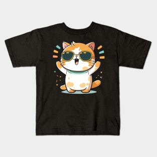 Cute ginger cat wearing sunglasses Kids T-Shirt